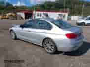 2016 BMW 3 Series 320i xDrive z VIN WBA8E5G58GNT41658, wystawiony jako IAAI lot #43407978 z przebiegiem 117 880 mil mil oraz . Historia ofert i sprzedaży dostępna na DreamBid. Obrazek 3.