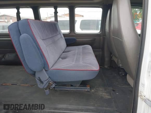 2001 Chevrolet Express z VIN 1GNFG15W211209316, wystawiony jako IAAI lot #42890253 z przebiegiem 212 545 mil mil oraz . Historia ofert i sprzedaży dostępna na DreamBid. Obrazek 8.
