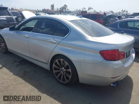2011 BMW 5 Series 528i с VIN WBAFR1C56BC738512, выставлен на аукционе IAAI как лот 42298166 с пробегом 97 768 миль миль и . История ставок и продаж доступна на DreamBid. Изображение 3.
