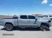 2020 Toyota Tacoma SR5 z VIN 3TMBZ5DN9LM027314, wystawiony jako IAAI lot #42258246 z przebiegiem 81 254 mil mil oraz . Historia ofert i sprzedaży dostępna na DreamBid. Obrazek 14.