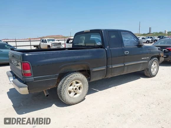 1999 Dodge 1500 with VIN 1B7HC13Y2XJ557160, listed as a IAAI auction lot 42919638 with 122,501 mi miles and . Bid and sale history available at DreamBid. Image 4.