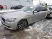 2011 BMW 7 Series 740Li z VIN WBAKB4C54BC574892, wystawiony jako IAAI lot #41165432 z przebiegiem 115 489 mil mil oraz . Historia ofert i sprzedaży dostępna na DreamBid. Obrazek 2.