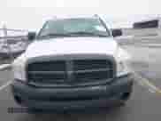 2007 Dodge 1500 ST z VIN 1D7HU18P57J590379, wystawiony jako IAAI lot #41753511 z przebiegiem 208 080 mil mil oraz . Historia ofert i sprzedaży dostępna na DreamBid. Obrazek 12.