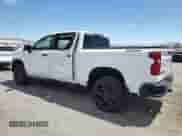 2024 Chevrolet Silverado 1500 Custom Trail Boss z VIN 3GCUDCE87RG454311, wystawiony jako Copart lot #66486955 z przebiegiem 3 402 mil mil oraz Szkoda całkowita • Salvage title. Historia ofert i sprzedaży dostępna na DreamBid. Obrazek 2.