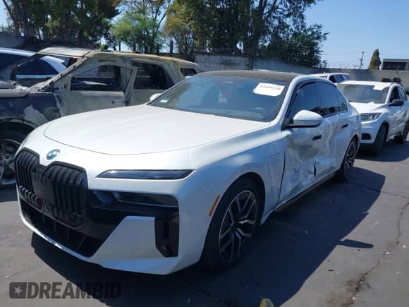 2024 BMW 7 Series with VIN WBA43EH07RCP32323, listed as a IAAI auction lot 42499320 with 12,504 mi miles and . Bid and sale history available at DreamBid. Image 2.