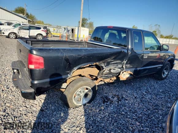 2001 Chevrolet S-10 LS с VIN 1GCCS19W118225163, выставлен на аукционе Copart как лот 81863075 с пробегом 177 489 миль миль и Списание • Salvage title. История ставок и продаж доступна на DreamBid. Изображение 3.