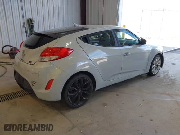 2014 Hyundai Veloster с VIN KMHTC6AD8EU214366, выставлен на аукционе IAAI как лот 43172007 с пробегом 81 722 миль миль и . История ставок и продаж доступна на DreamBid. Изображение 4.