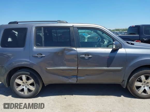 2014 Honda Pilot Touring with VIN 5FNYF3H98EB003274, listed as a IAAI auction lot 42815552 with 223,025 mi miles and . Bid and sale history available at DreamBid. Image 13.