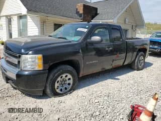 2010 Chevrolet Silverado 1500 LS with VIN 1GCSKREA0AZ163110, listed as a Copart auction lot 69323255 with 196,698 mi miles and Salvage title. Bid and sale history available at DreamBid. Image 1.