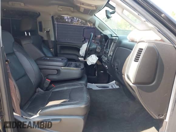 2017 Chevrolet Silverado 2500HD LT z VIN 1GC1KVEY2HF115380, wystawiony jako IAAI lot #42371106 z przebiegiem 85 281 mil mil oraz . Historia ofert i sprzedaży dostępna na DreamBid. Obrazek 5.