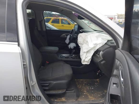 2019 Chevrolet Traverse LS z VIN 1GNERFKW5KJ314599, wystawiony jako IAAI lot #43197716 z przebiegiem 102 349 mil mil oraz . Historia ofert i sprzedaży dostępna na DreamBid. Obrazek 5.