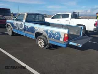 1991 Dodge Dakota S z VIN 1B7GL26X8MS361377, wystawiony jako IAAI lot #43316945 z przebiegiem 230 792 mil mil oraz . Historia ofert i sprzedaży dostępna na DreamBid. Obrazek 3.