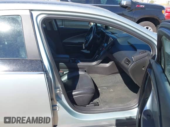 2012 Chevrolet Volt z VIN 1G1RD6E45CU102586, wystawiony jako IAAI lot #43174094 z przebiegiem Nie podano mil oraz . Historia ofert i sprzedaży dostępna na DreamBid. Obrazek 5.