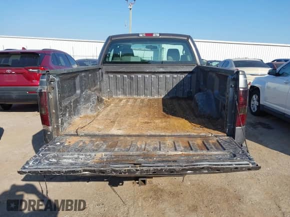 2007 Ford F-150 XL z VIN 1FTRF12277KB41401, wystawiony jako IAAI lot #43178959 z przebiegiem 217 607 mil mil oraz . Historia ofert i sprzedaży dostępna na DreamBid. Obrazek 17.