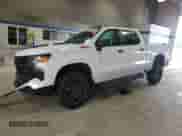 2025 Chevrolet Silverado 1500 Custom Trail Boss z VIN 3GCUKCED6SG102183, wystawiony jako Copart lot #84366845 z przebiegiem 14 771 mil mil oraz Szkoda całkowita • Salvage title. Historia ofert i sprzedaży dostępna na DreamBid. Obrazek 1.