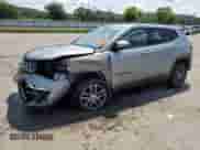 2019 Jeep Compass Latitude z VIN 3C4NJCBB3KT769536, wystawiony jako Copart lot #68518575 z przebiegiem 115 621 mil mil oraz Szkoda całkowita • Salvage title. Historia ofert i sprzedaży dostępna na DreamBid. Obrazek 1.