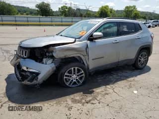 2019 Jeep Compass Latitude z VIN 3C4NJCBB3KT769536, wystawiony jako Copart lot #68518575 z przebiegiem 115 621 mil mil oraz Szkoda całkowita • Salvage title. Historia ofert i sprzedaży dostępna na DreamBid. Obrazek 1.