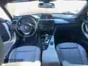 2013 BMW 3 Series 328i z VIN WBA3C1G51DNR47002, wystawiony jako Copart lot #89446825 z przebiegiem 138 718 mil mil oraz Czysty tytuł • Clean title. Historia ofert i sprzedaży dostępna na DreamBid. Obrazek 9.