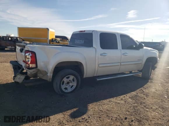 2010 GMC Sierra 1500 Denali z VIN 3GTRKXE27AG293882, wystawiony jako Copart lot #82752524 z przebiegiem 204 258 mil mil oraz Szkoda całkowita • Salvage title. Historia ofert i sprzedaży dostępna na DreamBid. Obrazek 3.
