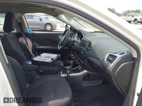 2018 Jeep Compass Sport with VIN 3C4NJCAB5JT263450, listed as a IAAI auction lot 42288257 with 115,860 mi miles and . Bid and sale history available at DreamBid. Image 5.