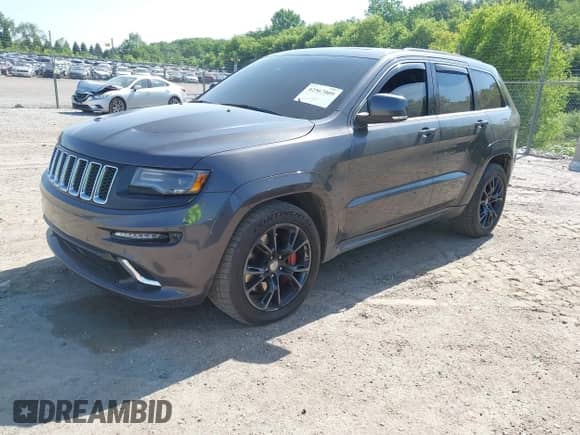 2015 Jeep Grand Cherokee SRT z VIN 1C4RJFDJ8FC920122, wystawiony jako IAAI lot #42567009 z przebiegiem 124 591 mil mil oraz . Historia ofert i sprzedaży dostępna na DreamBid. Obrazek 2.