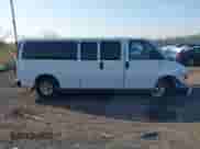 2020 Chevrolet Express Passenger LT z VIN 1GAZGPFG3L1177956, wystawiony jako IAAI lot #42084384 z przebiegiem 76 879 mil mil oraz . Historia ofert i sprzedaży dostępna na DreamBid. Obrazek 12.