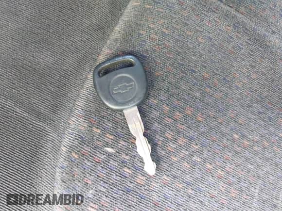 2002 Chevrolet Silverado 2500HD LS с VIN 1GCHK23U12F195114, выставлен на аукционе IAAI как лот 42514216 с пробегом 315 177 миль миль и . История ставок и продаж доступна на DreamBid. Изображение 11.