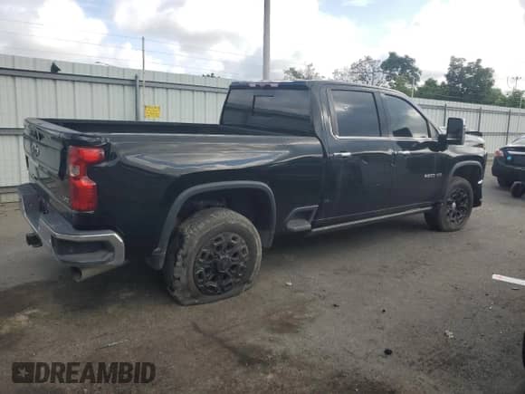 2024 Chevrolet Silverado 2500HD LTZ z VIN 1GC4YPEY5RF133168, wystawiony jako Copart lot #63836145 z przebiegiem 48 952 mil mil oraz Szkoda całkowita • Salvage title. Historia ofert i sprzedaży dostępna na DreamBid. Obrazek 3.