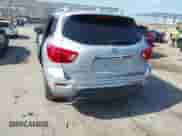 2020 Nissan Pathfinder S z VIN 5N1DR2AN4LC577626, wystawiony jako IAAI lot #42446656 z przebiegiem 64 176 mil mil oraz . Historia ofert i sprzedaży dostępna na DreamBid. Obrazek 3.