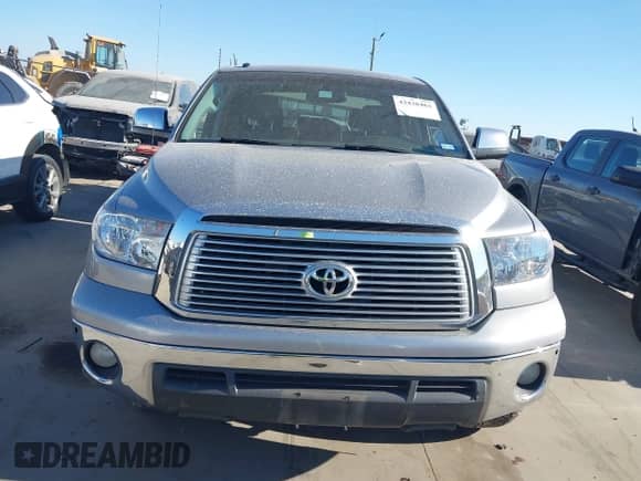 2010 Toyota Tundra Limited с VIN 5TFFY5F13AX093024, выставлен на аукционе IAAI как лот 43438462 с пробегом 183 454 миль миль и . История ставок и продаж доступна на DreamBid. Изображение 12.