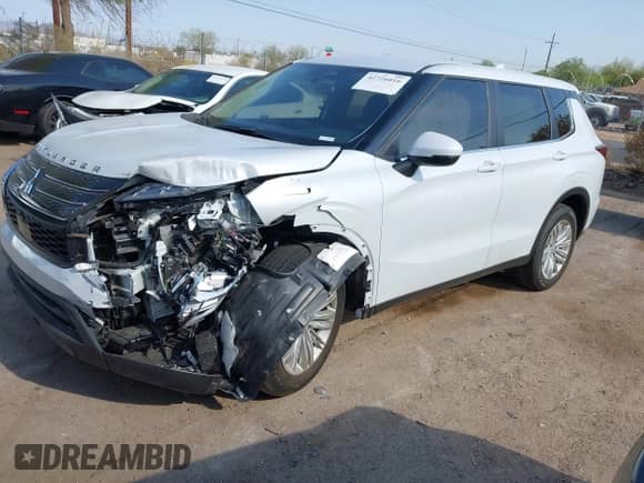 2024 Mitsubishi Outlander ES with VIN JA4J3UA88RZ090038, listed as a IAAI auction lot 42726016 with 6,623 mi miles and . Bid and sale history available at DreamBid. Image 2.