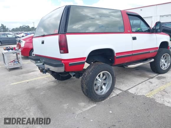 1994 Chevrolet Blazer z VIN 1GNEK18K2RJ362275, wystawiony jako IAAI lot #43018684 z przebiegiem 205 050 mil mil oraz . Historia ofert i sprzedaży dostępna na DreamBid. Obrazek 4.