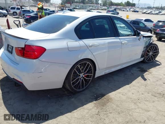 2013 BMW 3 Series 335i z VIN WBA3A9G58DNR97089, wystawiony jako IAAI lot #42542676 z przebiegiem 102 867 mil mil oraz . Historia ofert i sprzedaży dostępna na DreamBid. Obrazek 4.