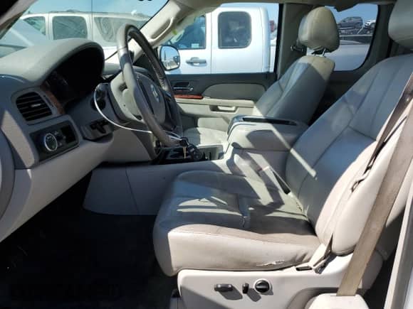 2010 Chevrolet Silverado 1500 LTZ with VIN 1GCSCTE0XAZ135302, listed as a Copart auction lot 68492864 with 223,185 mi miles and Salvage title. Bid and sale history available at DreamBid. Image 7.