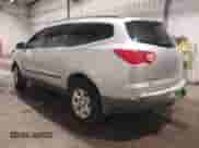 2010 Chevrolet Traverse LS z VIN 1GNLREED4AS105102, wystawiony jako IAAI lot #42628180 z przebiegiem 213 124 mil mil oraz . Historia ofert i sprzedaży dostępna na DreamBid. Obrazek 3.