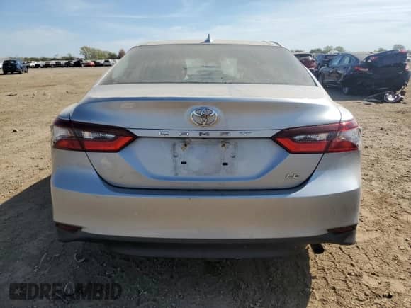 2021 Toyota Camry LE z VIN 4T1R11AK8MU455540, wystawiony jako Copart lot #82185805 z przebiegiem 16 292 mil mil oraz Szkoda całkowita • Salvage title. Historia ofert i sprzedaży dostępna na DreamBid. Obrazek 6.