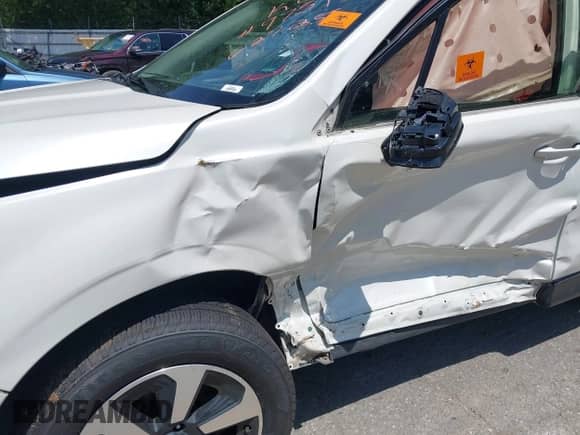 2018 Subaru Forester Premium z VIN JF2SJAGC9JH465554, wystawiony jako IAAI lot #42656773 z przebiegiem Nie podano mil oraz . Historia ofert i sprzedaży dostępna na DreamBid. Obrazek 6.