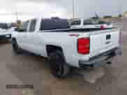 2018 Chevrolet Silverado 1500 LT z VIN 1GCVKREC7JZ352304, wystawiony jako IAAI lot #43422173 z przebiegiem 169 254 mil mil oraz . Historia ofert i sprzedaży dostępna na DreamBid. Obrazek 3.