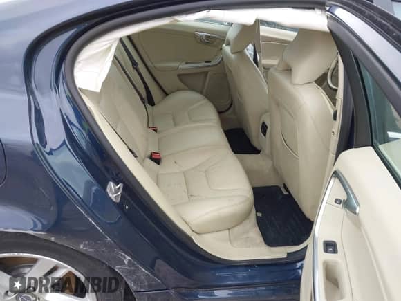 2015 Volvo S60 T5 Premier с VIN YV1612TK4F1342449, выставлен на аукционе IAAI как лот 41478701 с пробегом 106 884 миль миль и . История ставок и продаж доступна на DreamBid. Изображение 8.