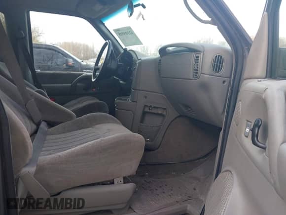 2000 Chevrolet Astro с VIN 1GNDM19W7YB131291, выставлен на аукционе IAAI как лот 42109805 с пробегом 197 120 миль миль и . История ставок и продаж доступна на DreamBid. Изображение 5.