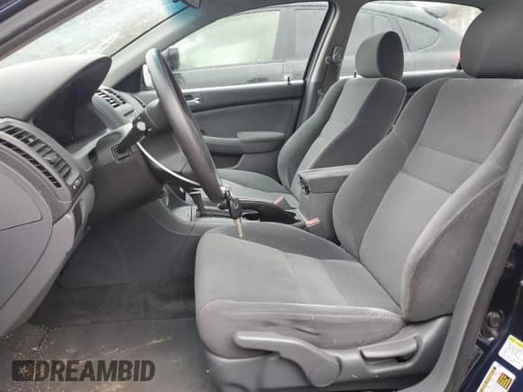 2007 Honda Accord LX z VIN 1HGCM56497A175944, wystawiony jako Copart lot #52051655 z przebiegiem 108 748 mil mil oraz Czysty tytuł • Clean title. Historia ofert i sprzedaży dostępna na DreamBid. Obrazek 7.