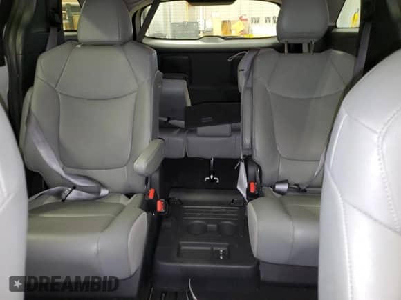 2025 Toyota Sienna XLE z VIN 5TDYRKECXSS232550, wystawiony jako Copart lot #80086495 z przebiegiem 23 661 mil mil oraz Czysty tytuł • Clean title. Historia ofert i sprzedaży dostępna na DreamBid. Obrazek 10.