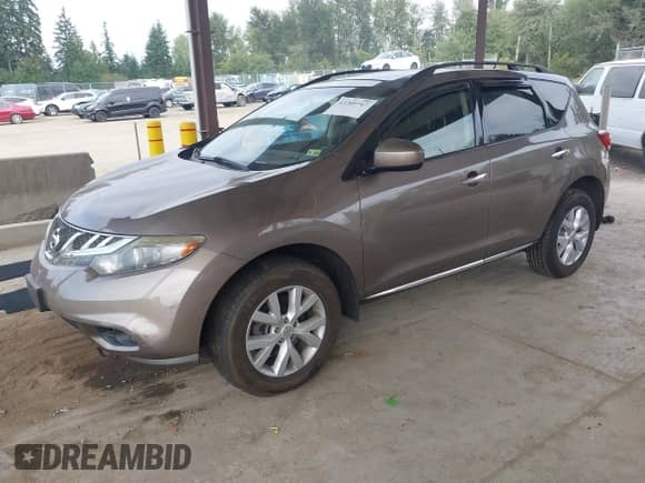 2014 Nissan Murano LE z VIN JN8AZ1MW8EW523824, wystawiony jako IAAI lot #43209747 z przebiegiem 83 201 mil mil oraz . Historia ofert i sprzedaży dostępna na DreamBid. Obrazek 2.