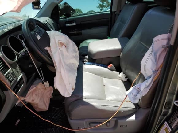 2010 Toyota Tundra Limited z VIN 5TFFY5F10AX091926, wystawiony jako Copart lot #63306145 z przebiegiem 222 961 mil mil oraz Szkoda całkowita • Salvage title. Historia ofert i sprzedaży dostępna na DreamBid. Obrazek 7.