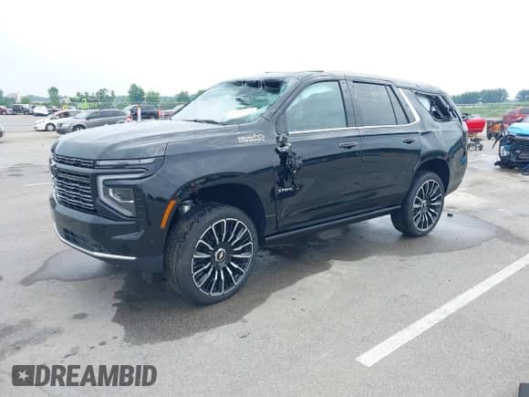 2025 Chevrolet Tahoe High Country with VIN 1GNS6TRL4SR327965, listed as a IAAI auction lot 42690679 with 600 mi miles and . Bid and sale history available at DreamBid. Image 18.
