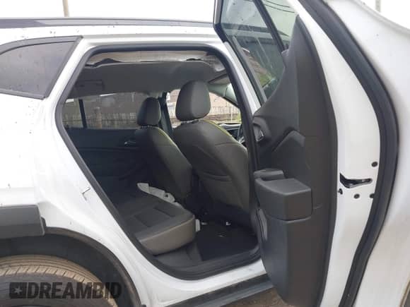 2024 Chevrolet Trax ACTIV z VIN KL77LKE23RC091995, wystawiony jako IAAI lot #42918199 z przebiegiem 24 328 mil mil oraz . Historia ofert i sprzedaży dostępna na DreamBid. Obrazek 8.