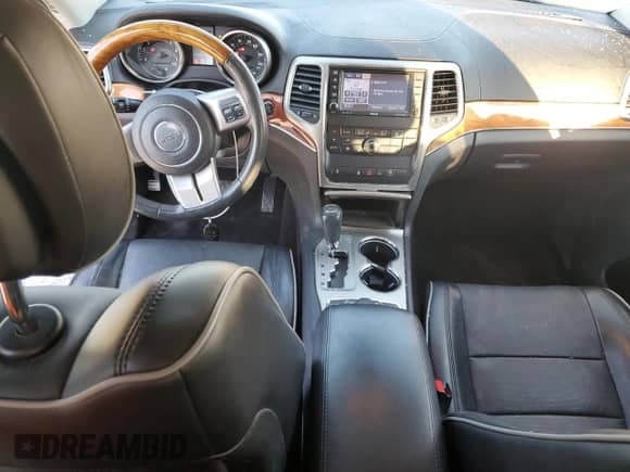 2011 Jeep Grand Cherokee Overland with VIN 1J4RR6GG4BC524928, listed as a Copart auction lot 82211755 with 92,233 mi miles and Salvage title. Bid and sale history available at DreamBid. Image 8.