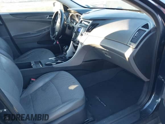 2012 Hyundai Sonata SE z VIN 5NPEC4AC3CH500335, wystawiony jako IAAI lot #43528547 z przebiegiem 92 763 mil mil oraz . Historia ofert i sprzedaży dostępna na DreamBid. Obrazek 5.