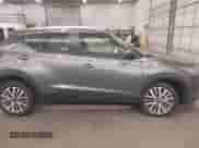 2024 Nissan Kicks SV z VIN 3N1CP5CV9RL527034, wystawiony jako IAAI lot #43175768 z przebiegiem 28 300 mil mil oraz . Historia ofert i sprzedaży dostępna na DreamBid. Obrazek 14.