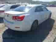 2015 Chevrolet Malibu LS z VIN 1G11B5SLXFF214219, wystawiony jako IAAI lot #43232730 z przebiegiem 236 229 mil mil oraz . Historia ofert i sprzedaży dostępna na DreamBid. Obrazek 4.